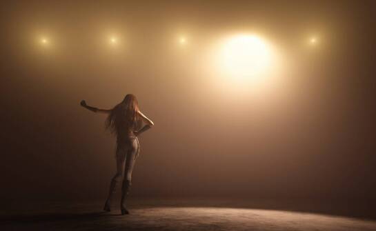 W jakim wieku Maria Noszczyk rozpoczęła karierę aktorską?