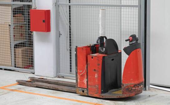 Czym kierować się przy wyborze odpowiedniego modelu paleciaka elektrycznego?