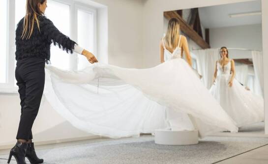 Jak atelier suknie ślubne dostosowują się do potrzeb klientek z całej Polski?