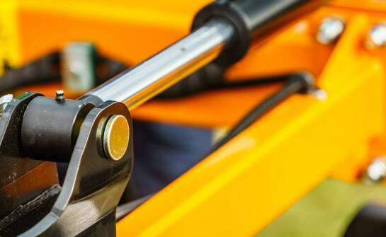 Jakie wyzwania niesie ze sobą użytkowanie agregatów prądotwórczych napędzanych wałkiem WOM?