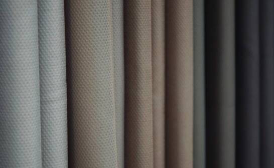 Jakie są dostępne opcje kolorystyczne dla rolet zewnętrznych?