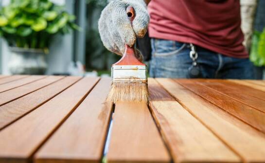 Dlaczego warto zlecić impregnację drewna specjalistom?