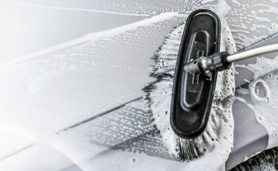 Zalety myjki ciśnieniowej z podgrzewaniem wody w czyszczeniu przemysłowym