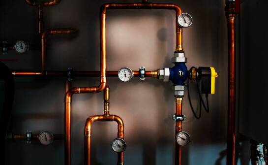 Jak szybkie wykrycie przecieku wpływa na minimalizację strat materialnych?