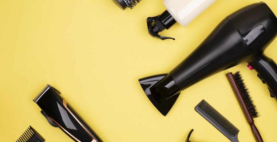 Czym się kierować, kupując wałki do włosów z klipsami?