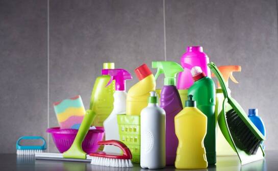 Zalety korzystania z chemii profesjonalnej w codziennym sprzątaniu