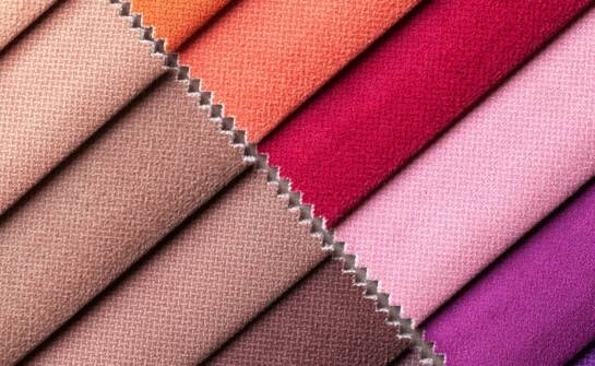 Zastosowania kreszowania tkanin w nowoczesnych kolekcjach modowych