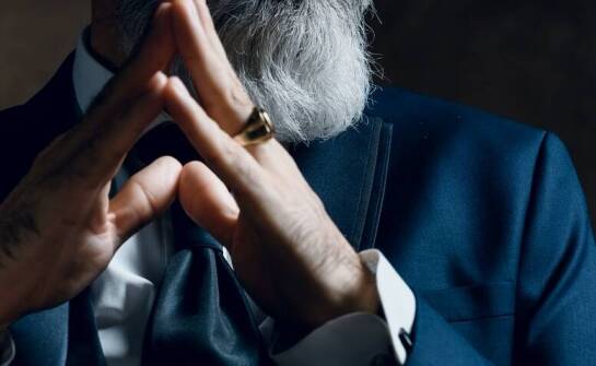 Jak duży pierścionek ze stali chirurgicznej może stać się centralnym punktem stylizacji?