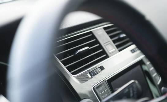 Ochrona przed zarysowaniami dzięki nakładkom progowym golf