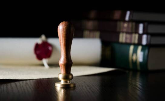 Jakie są zasady poświadczania dokumentów w kancelarii notarialnej?