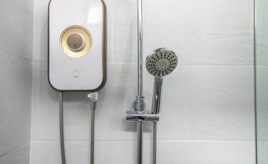 Słuchawki prysznicowe z filtrem mineralnym – jak poprawiają komfort użytkowania?