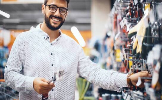 Jak dynamiczny rozwój sieci sklepów wpływa na dostępność produktów dla klientów?