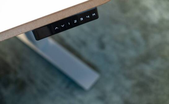 Jakie są zalety stosowania podkładek korkowych w miejscach pracy?