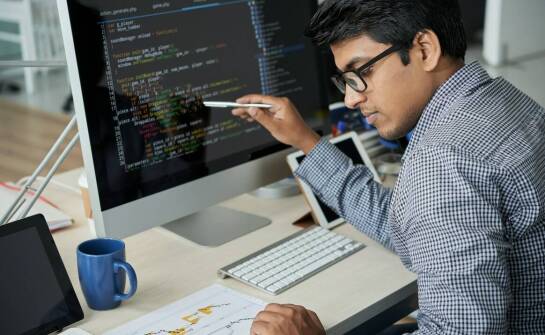 Wpływ zakresu obowiązków informatyka na zarządzanie danymi w firmie