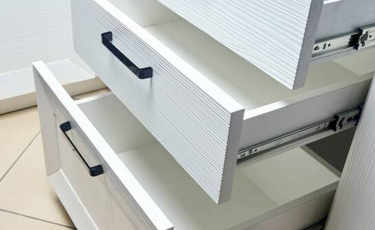 Jak poprawić organizację przestrzeni dzięki listwie uniwersalnej Blum?