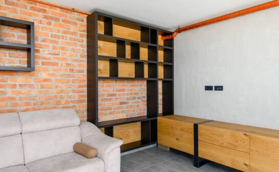 Przewodnik po kolorach i materiałach szafek pod TV industrialnych