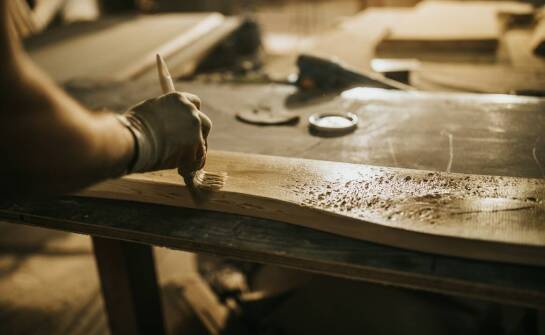 Jakie materiały najlepiej sprawdzają się w renowacji antyków?