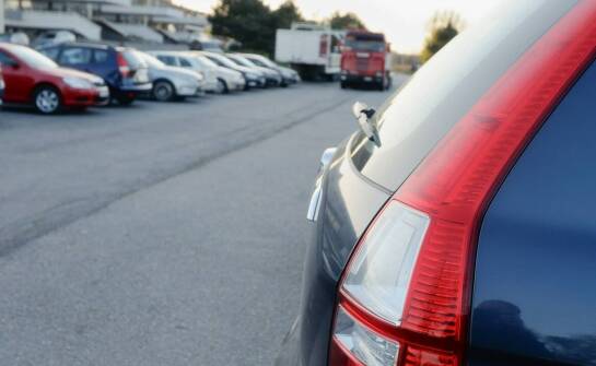 Co trzeba wiedzieć o abonamencie miesięcznym na parkowanie przy lotnisku?