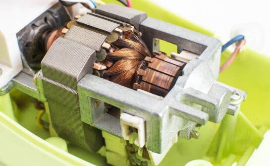 Kluczowe cechy i specyfikacje techniczne silnika 12v 200w