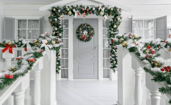 Inspiracje na świąteczne wnętrza z użyciem skrzata ze świerku