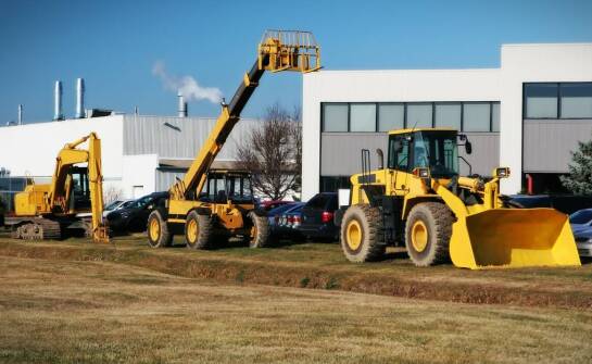 Jak wirtgen group wspiera serwisy maszyn budowlanych i rolniczych?