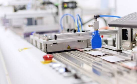 Jakie są główne wyzwania w produkcji wysokiej jakości artykułów sanitarnych?