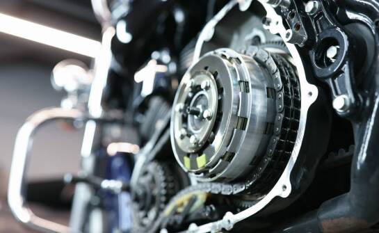 Wpływ stylu jazdy na zużycie podzespołów w motocyklach 500 zarejestrowanych na