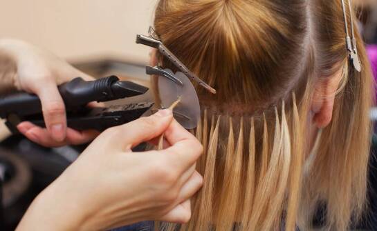 Rola włosów naturalnych w metodzie przedłużania kanapkowego