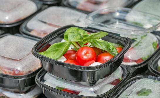 Jak zmieniają się wymagania prawne dotyczące opakowań z tworzyw sztucznych?