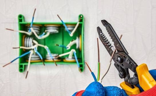 Jakie funkcje dodatkowe oferują nowoczesne nożyce do przewodów?