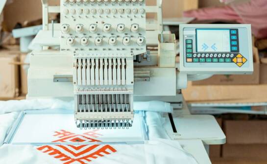 Jak personalizowane bluzy kucharskie mogą zwiększyć lojalność klientów?