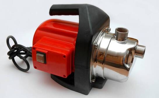 Porównanie różnych typów pomp wody do studni: Co warto wiedzieć?