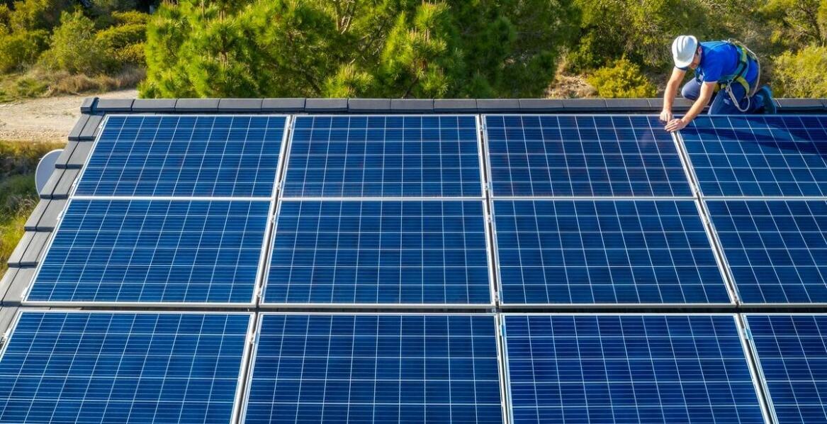 Dotacja na panele fotowoltaiczne a dostępność dla instytucji publicznych