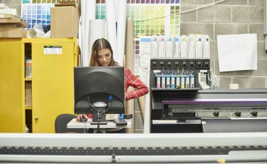 Drukowanie materiałów reklamowych - jak wykorzystać nowoczesne technologie?