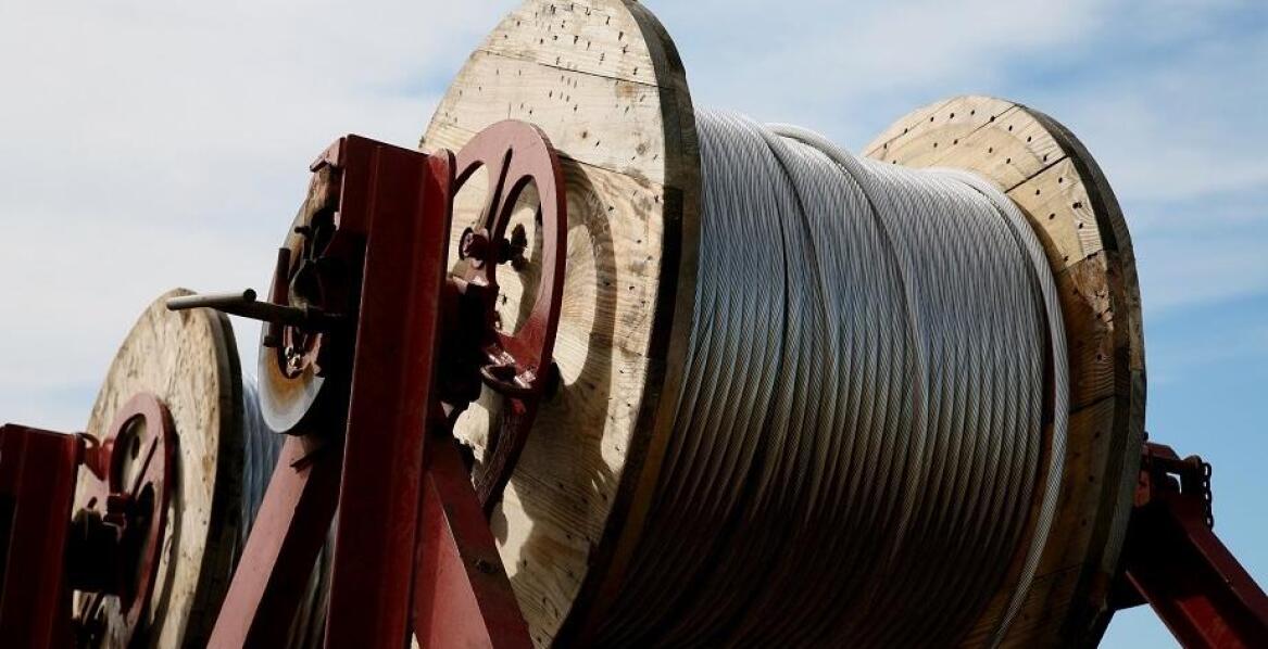 Jakie materiały zapewniają trwałość rolek do rozwijania kabli?