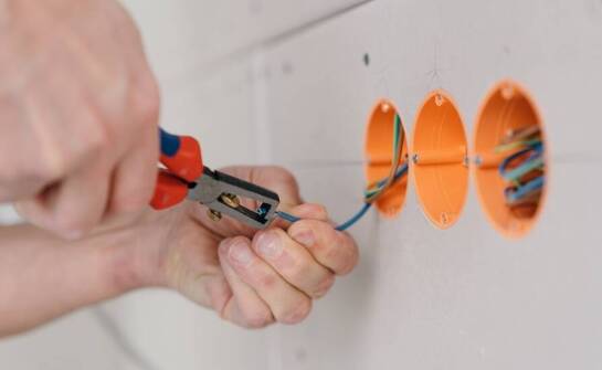 Znaczenie zestawu narzędzi izolowanych w nowoczesnych instalacjach elektrycznych