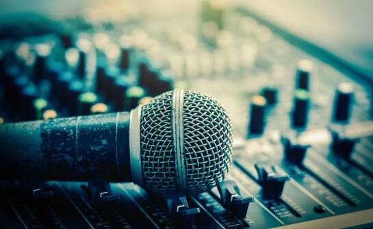 Jakie cechy powinien mieć idealny mikrofon elektretowy do zastosowań edukacyjnych?