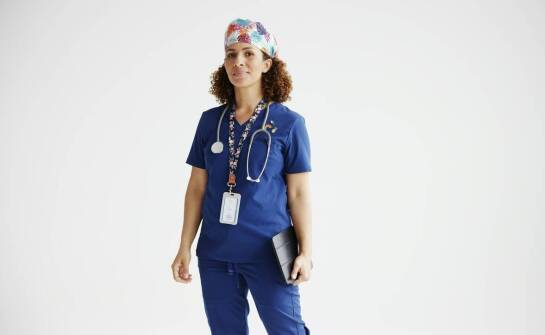 Komplety medyczne elastyczne: jakie korzyści przynoszą w intensywnym środowisku pracy?