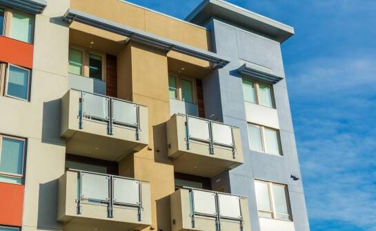 Wpływ elementów balustrad Inox na efektywność energetyczną budynków