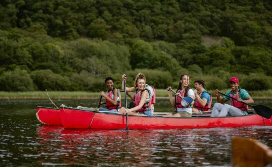 Korzyści z kontaktu z naturą podczas spływów kajakowych