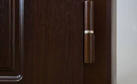 Drzwi: jak zapewnić ich długotrwałą estetykę i funkcjonalność?