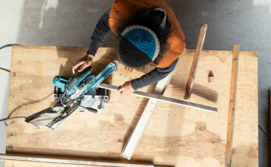 Jakie innowacje wprowadziła Makita w swoich pilarkach szablastych?