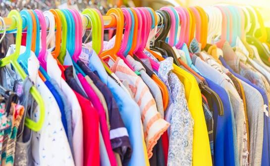 Przegląd najciekawszych wzorów na bluzach damskich dostępnych online