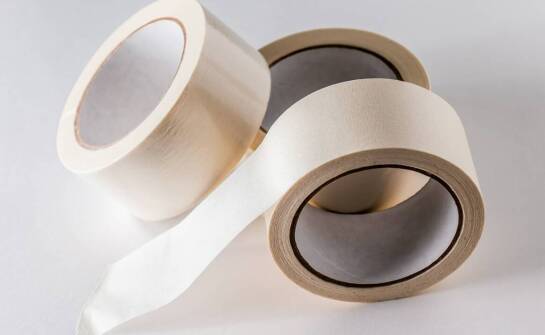 Jakie są korzyści z użycia taśm samoprzylepnych w sektorze medycznym?