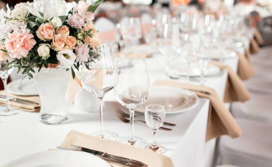 Współczesne trendy w aranżacji sal weselnych