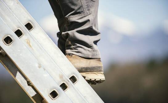 Komfort i trwałość butów roboczych S2 – co warto wiedzieć przed zakupem?