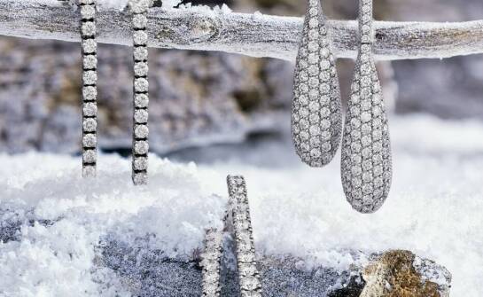 Jakie materiały najlepiej komponują się z kamieniem moissanite w biżuterii?