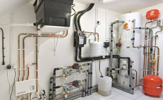 Jak moc kotła na ekogroszek wpływa na czas nagrzewania pomieszczeń?