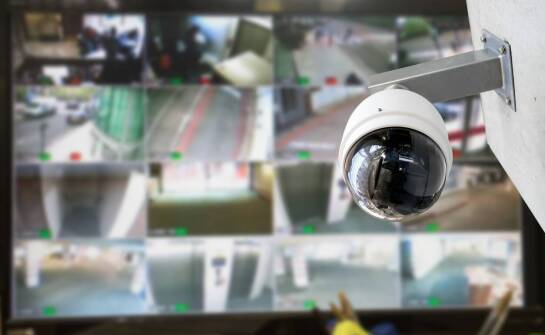 Wpływ nowoczesnych technologii na skuteczność ochrony fizycznej w obiektach handlowych