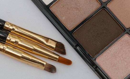 Przewodnik po różnych typach eyelinerów do oczu: żelowe, płynne, w pisaku